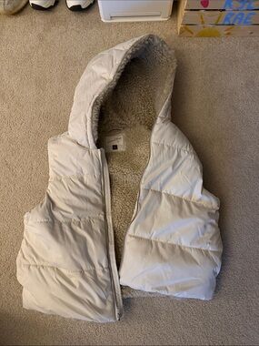 Cozy Hooded Sherpa-Lined Puffer Vest in Cream